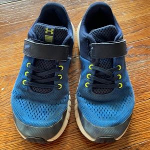 Boys youth Under Armor Sneakers